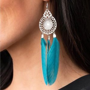 ❤️‍🔥5/$25❤️‍🔥 Pretty in Plumes Blue Earrings
